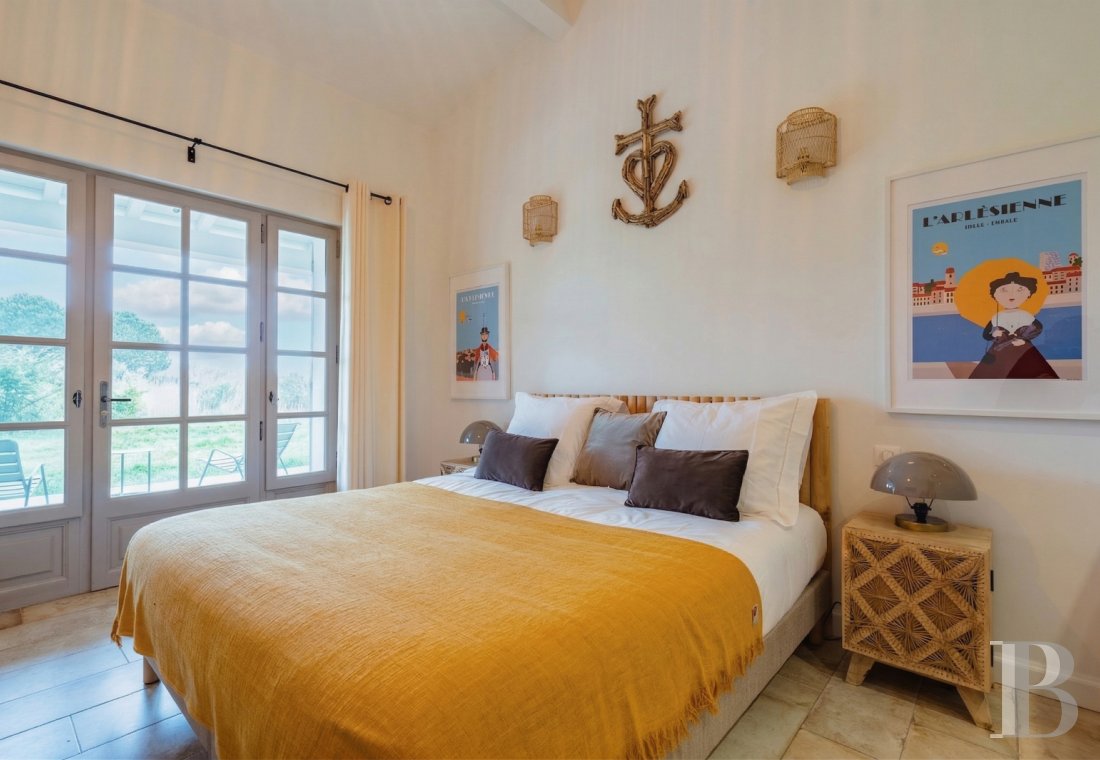 A farmhouse set amidst the marshes north of Saintes-Maries-de-la-Mer, in the Camargue - photo  n°11